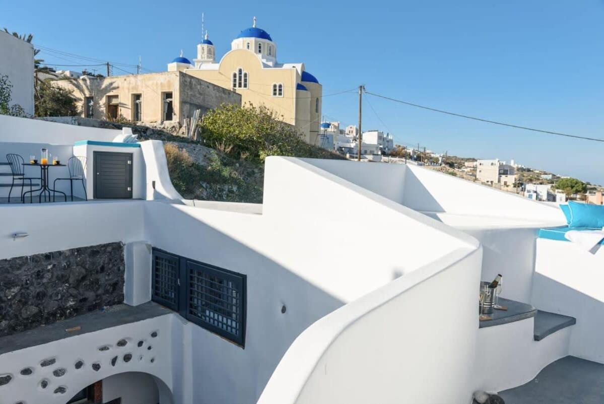 Santorini Traditional Apt With Private Hot Tub Apartment Fira  Exterior photo
