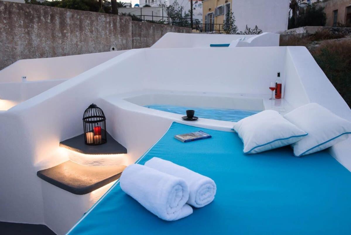 Santorini Traditional Apt With Private Hot Tub Apartment Fira  Exterior photo
